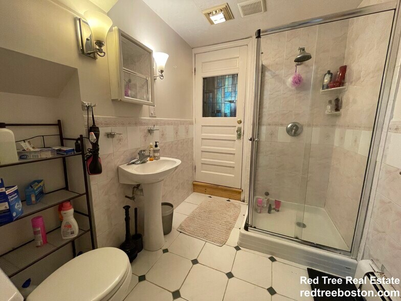 Building Photo - 50 Radnor Rd