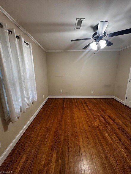 Building Photo - 505 Willow Dr