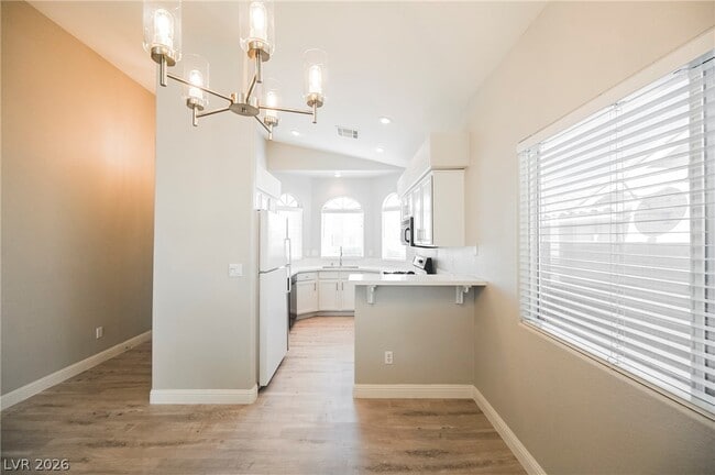 Building Photo - 490 Beaconwood St