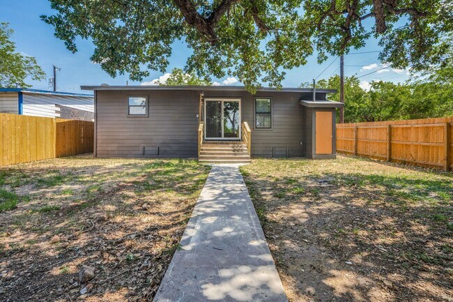 Building Photo - BEAUTIFULLY-RENOVATED JEFFERSON HEIGHTS HOME