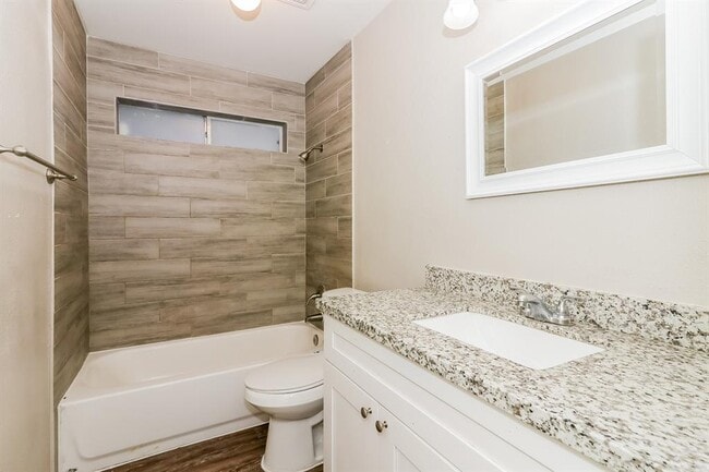 Building Photo - 15631 Cascade Point Dr