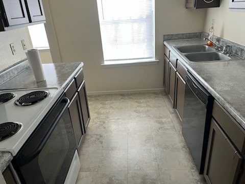 Building Photo - 123 Oakwood Ln