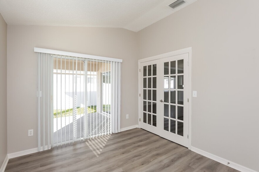 Building Photo - 12620 Longcrest Dr