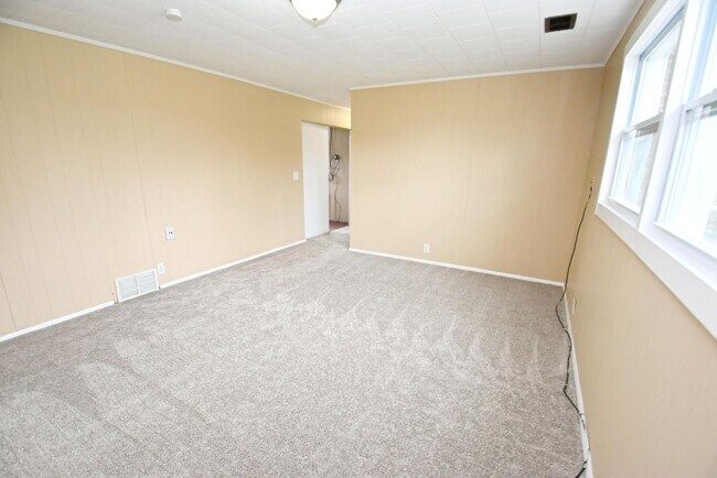 Building Photo - Remodeled 4 bedroom 2 bath home near Near Notre Dame