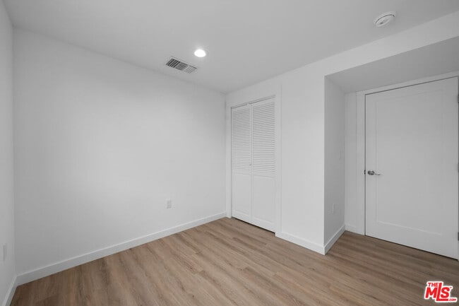 Building Photo - 1535-1538 N Kingsley Dr