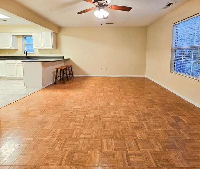 Building Photo - Knoxville 37934 - 3 bed 2.5 bath Condo - Contact Ryan Fogarty 865-333-4840