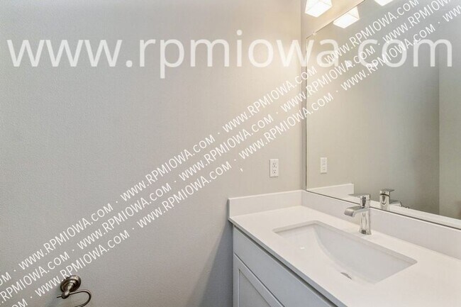 Building Photo - RENT SPECIAL!! 4 Bedroom, 2.5 Bathroom Hom...