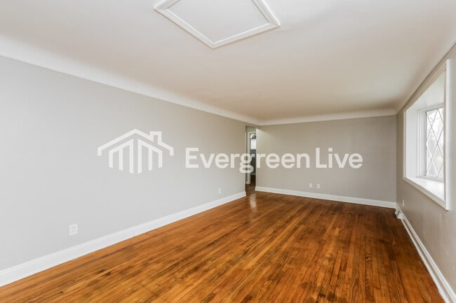 Building Photo - 5732 Cromley Dr