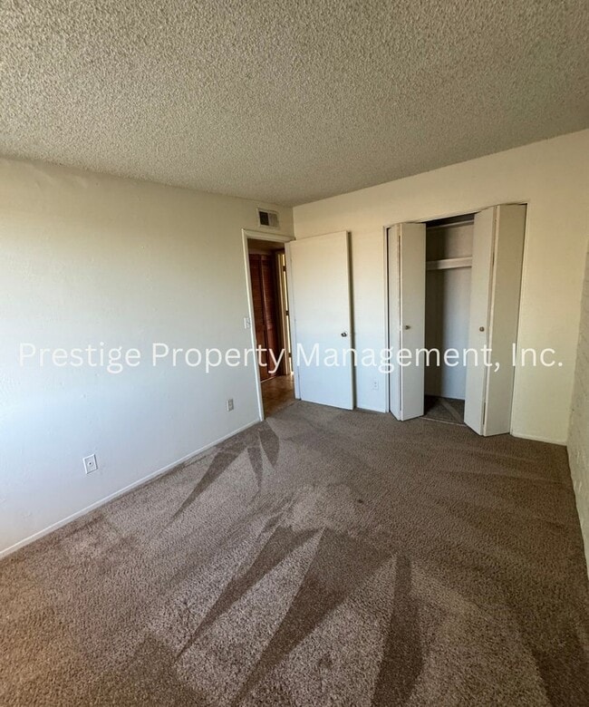 Building Photo - Check Out This 3/2 South-East Side Charmer!