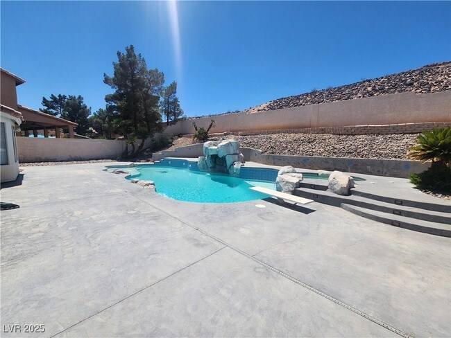 Building Photo - 908 Alta Oaks Dr