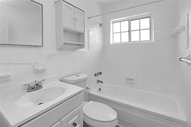 Building Photo - 3531 SW 91 Ave