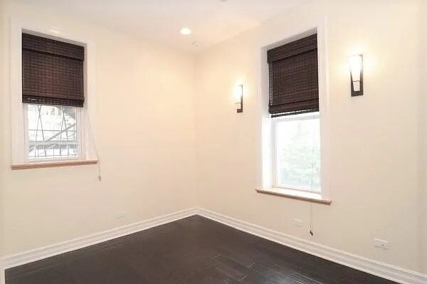 Building Photo - 847 W Addison St