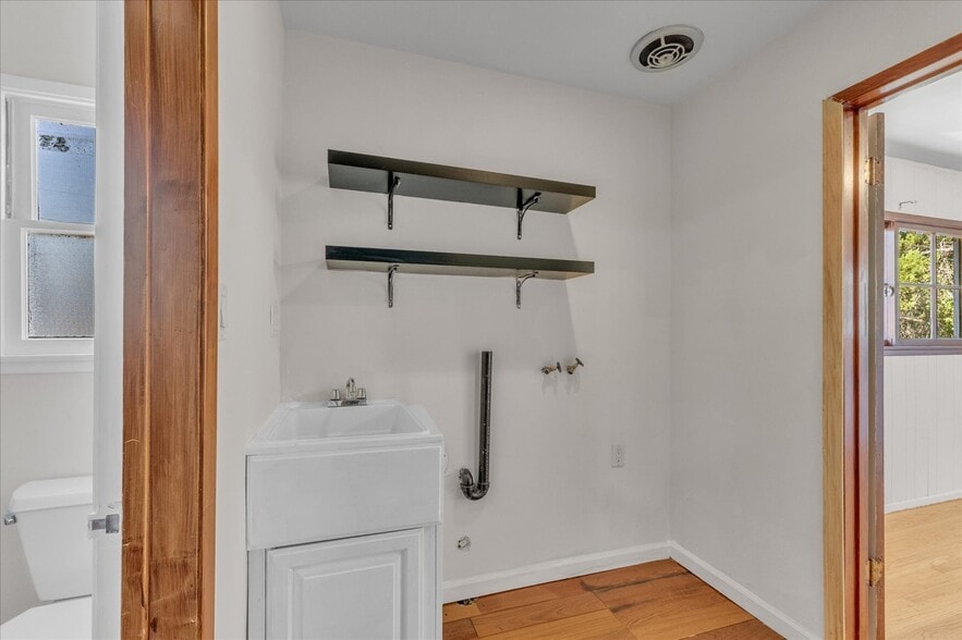 Building Photo - 16553 Hartsook St