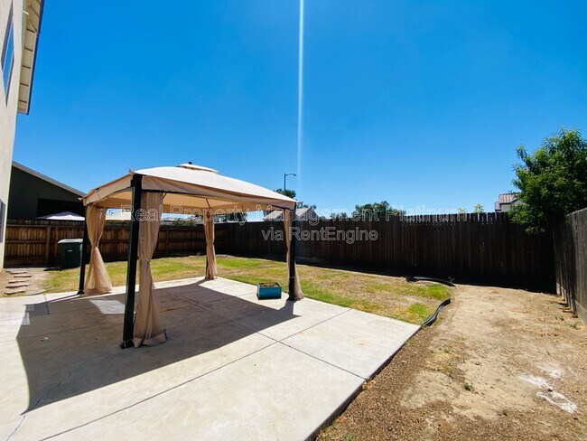 Building Photo - 6162 E Farrin Ave