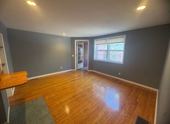 Building Photo - Heritage Hill One-Bedroom, One-Bathroom Ap...