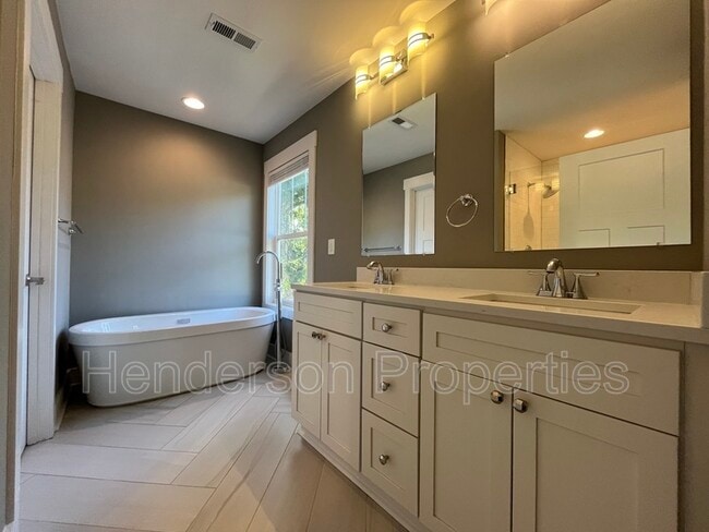 Building Photo - 705 Baldwin Ave