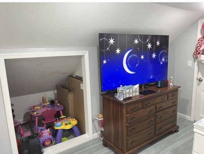 Building Photo - 28 Linden Ave