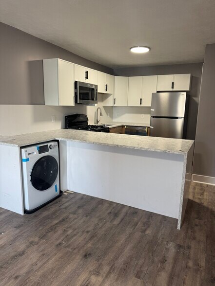 Building Photo - 352 Ermine Way
