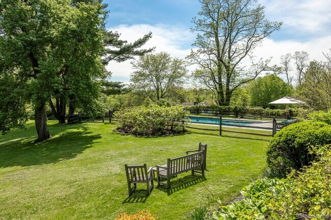 Building Photo - 74 Melville Rd