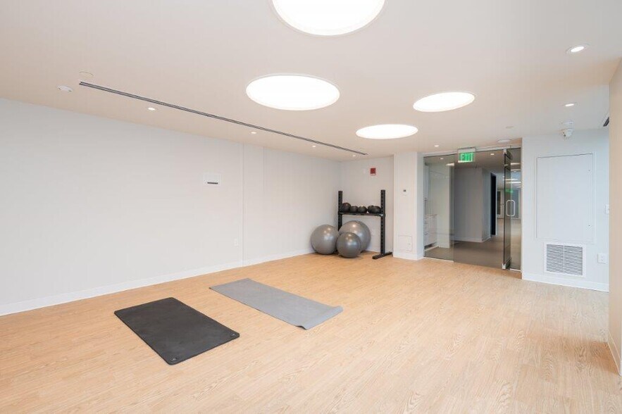 Building Photo - 1424 Columbia Rd