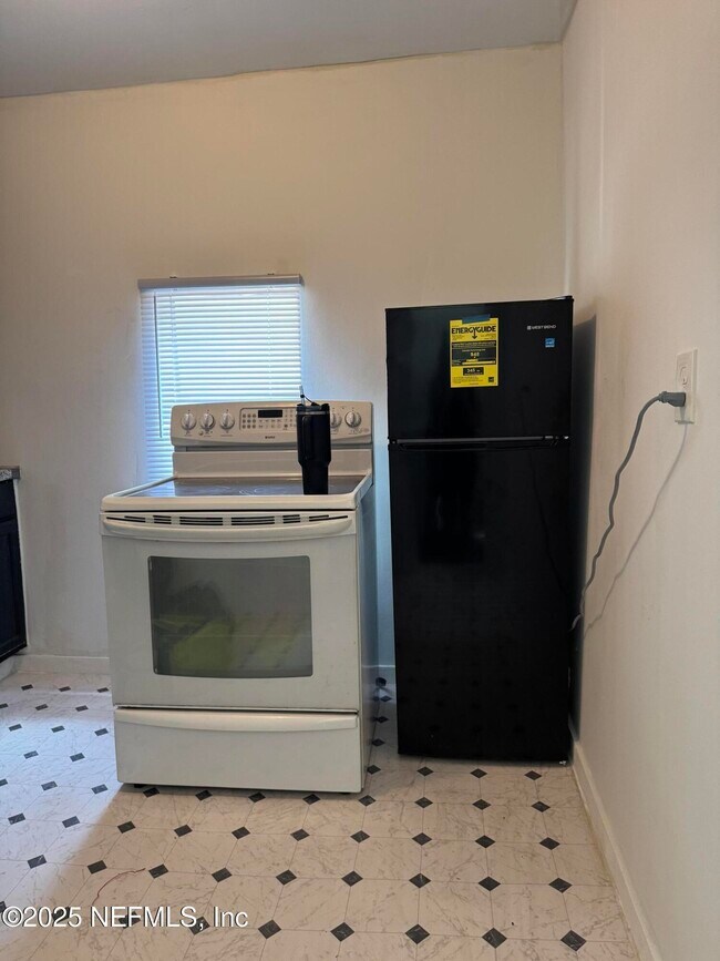 Building Photo - 946 Spearing St