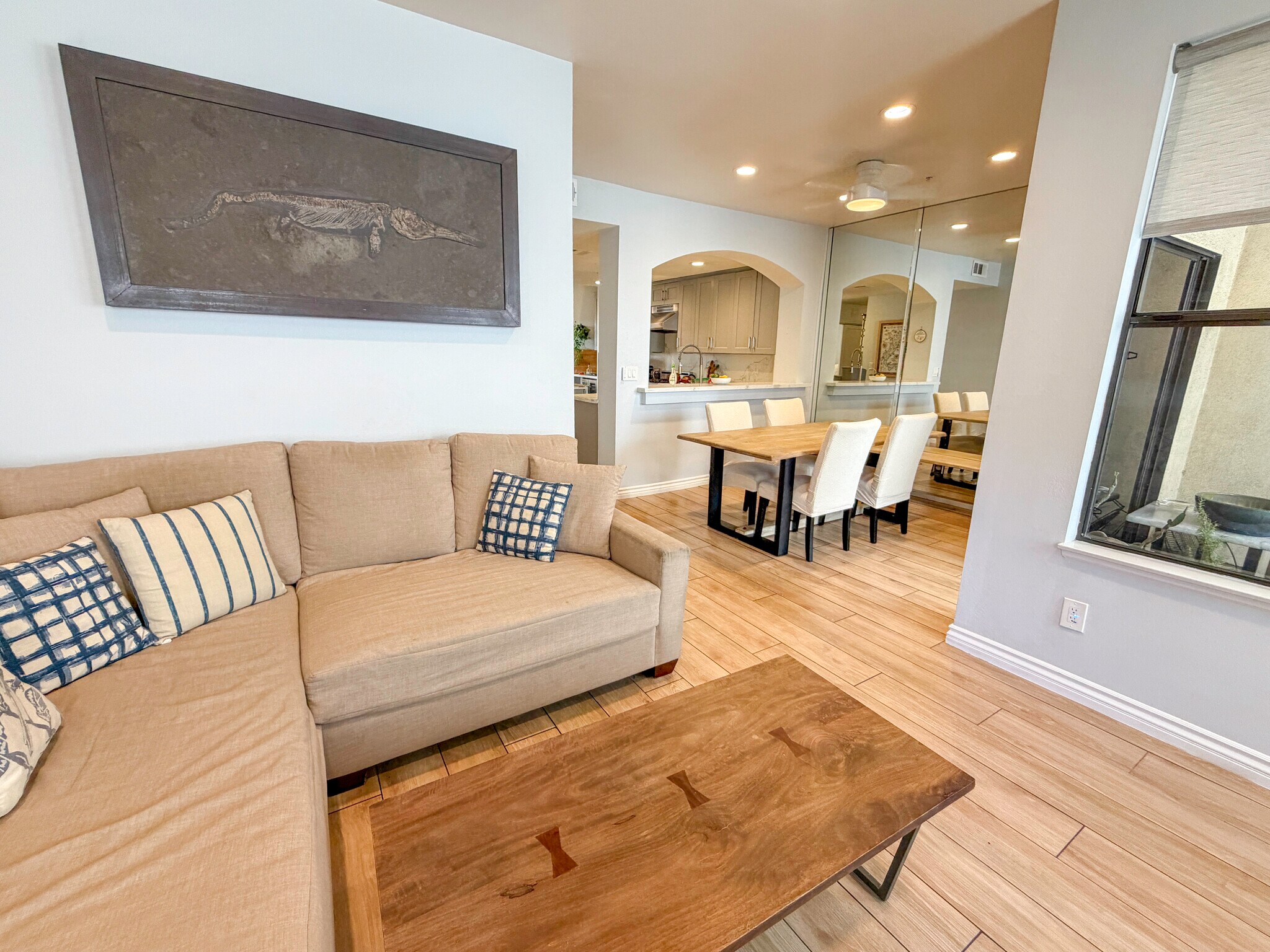 Building Photo - 425 E Ocean Blvd