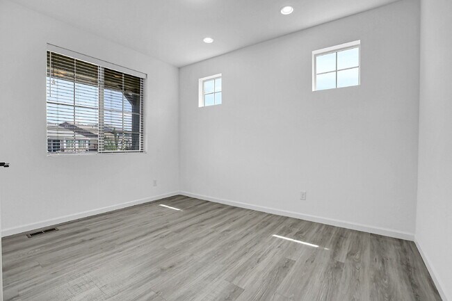 Building Photo - $3,425.00, 4 Beds, 2.5 Baths, Single Famil...