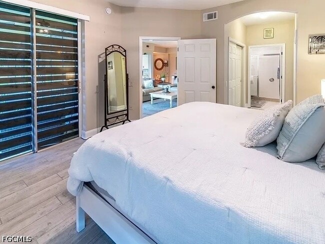 Building Photo - 23084 Lone Oak Dr