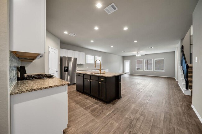 Building Photo - 22614 Petrizzi Ln