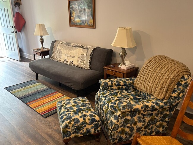 Building Photo - Charming Country House Fully Furnished
