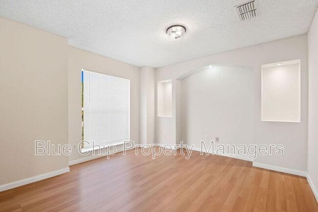 Building Photo - 12630 Lakebrook Dr