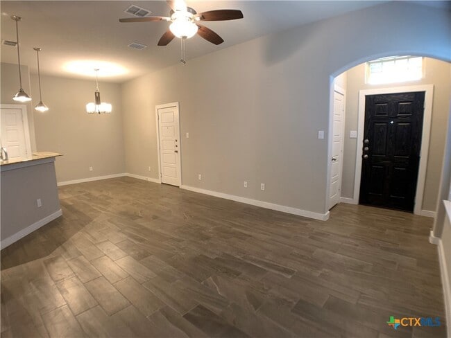 Building Photo - 537 Creekside Frst