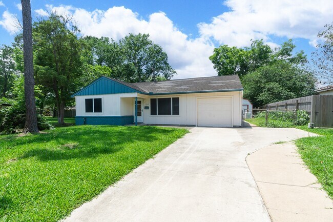 Building Photo - 1737 S Park