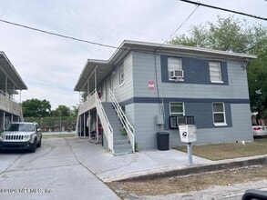 Building Photo - 232 Chelsea St