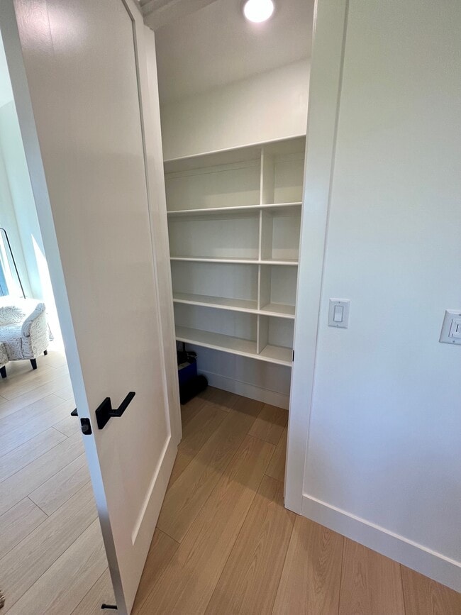 Building Photo - 107 Golf Vw Dr