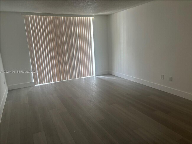 Building Photo - 484 NW 165th St