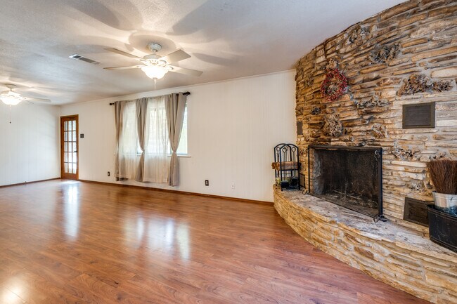 Building Photo - Hallmark