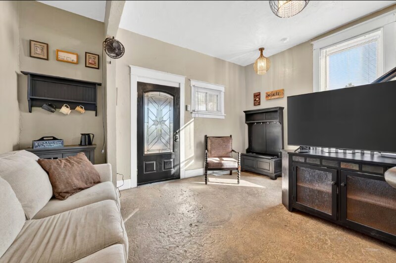 Building Photo - 1821 6th Ave