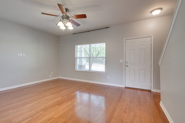 living room area - 720 Vernon Ave