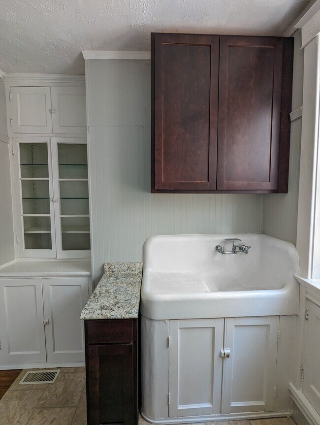 Kitchen - 4547 Shenandoah Ave