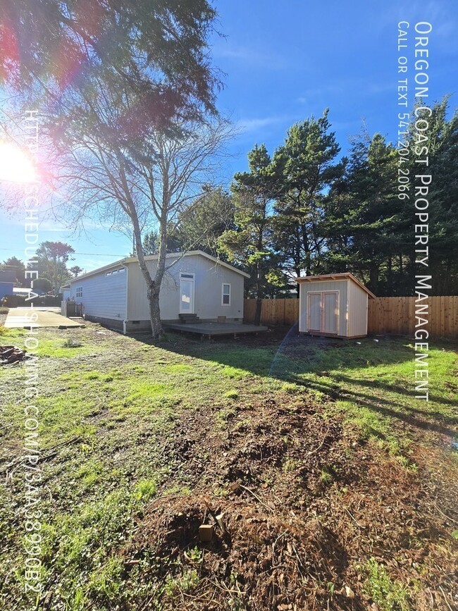 Building Photo - 3bed/2bath w/Large Yard