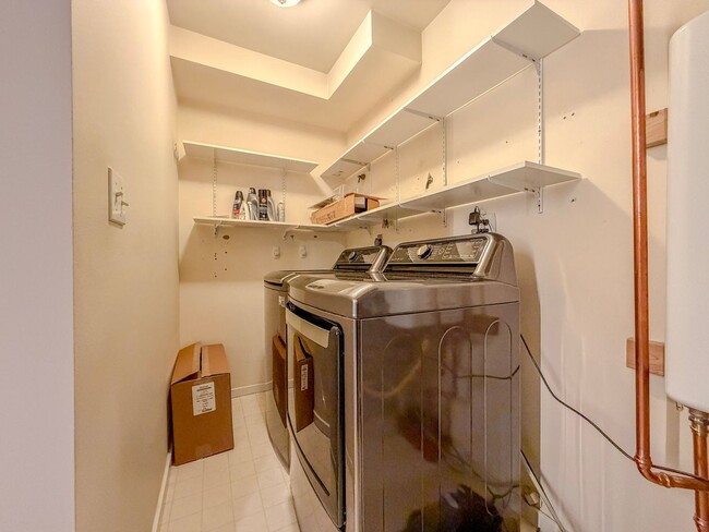 Building Photo - Contemporary 3bd/2.5bth Magnolia Townhome, $4,250/mo.