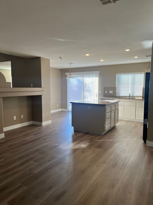 Building Photo - Gorgeous 2-Story Home You've Been Looking ...