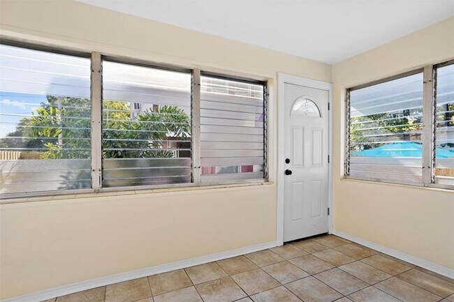 Building Photo - 3452 9th Ave N