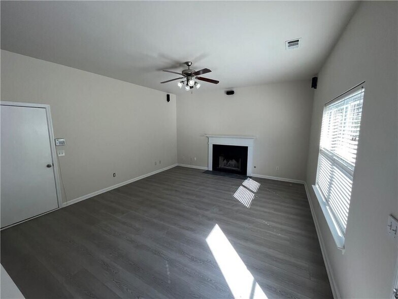Building Photo - 420 Rockbass Rd