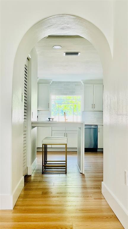 Building Photo - 1801 Beach Dr NE