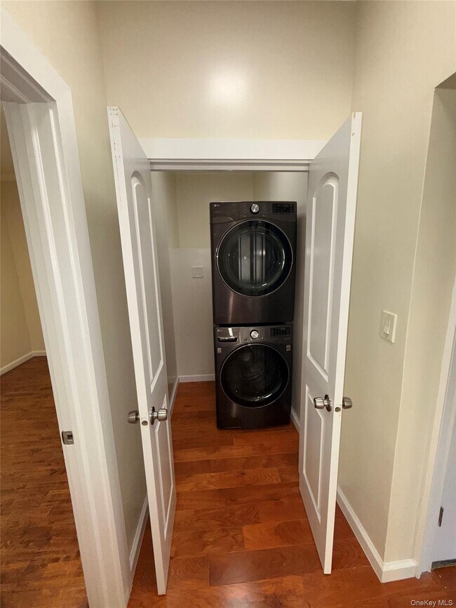 Building Photo - 1519 Roselle St