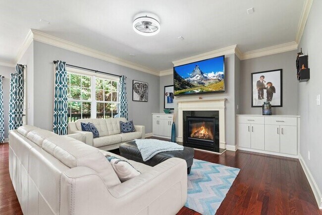 Building Photo - 3888 Fairhill Point
