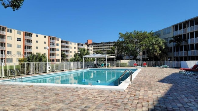 Building Photo - 1690 NE 191st St