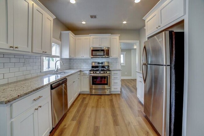 Building Photo - Dreamy Craftsman 3/2 Expertly Remolded